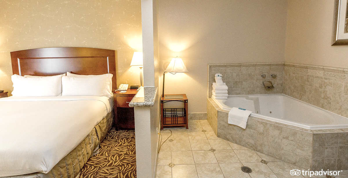 hotels in mcallen tx with hot tub in room