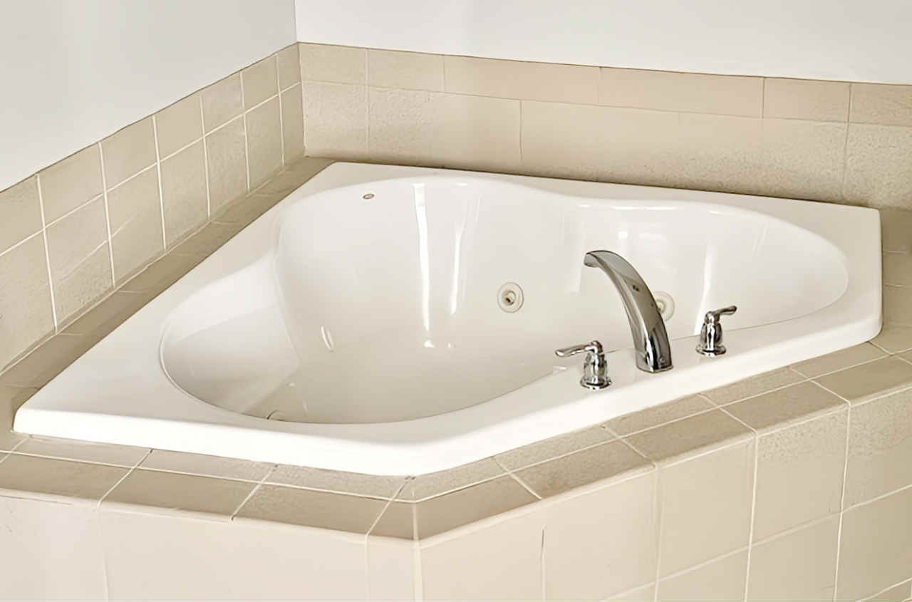 Corner Spa Tub in a Suite at Holiday Inn Express Columbus OSU, Ohio