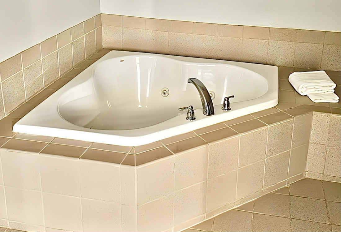 Jetted Tub Suite at Holiday Inn Express Columbus OSU