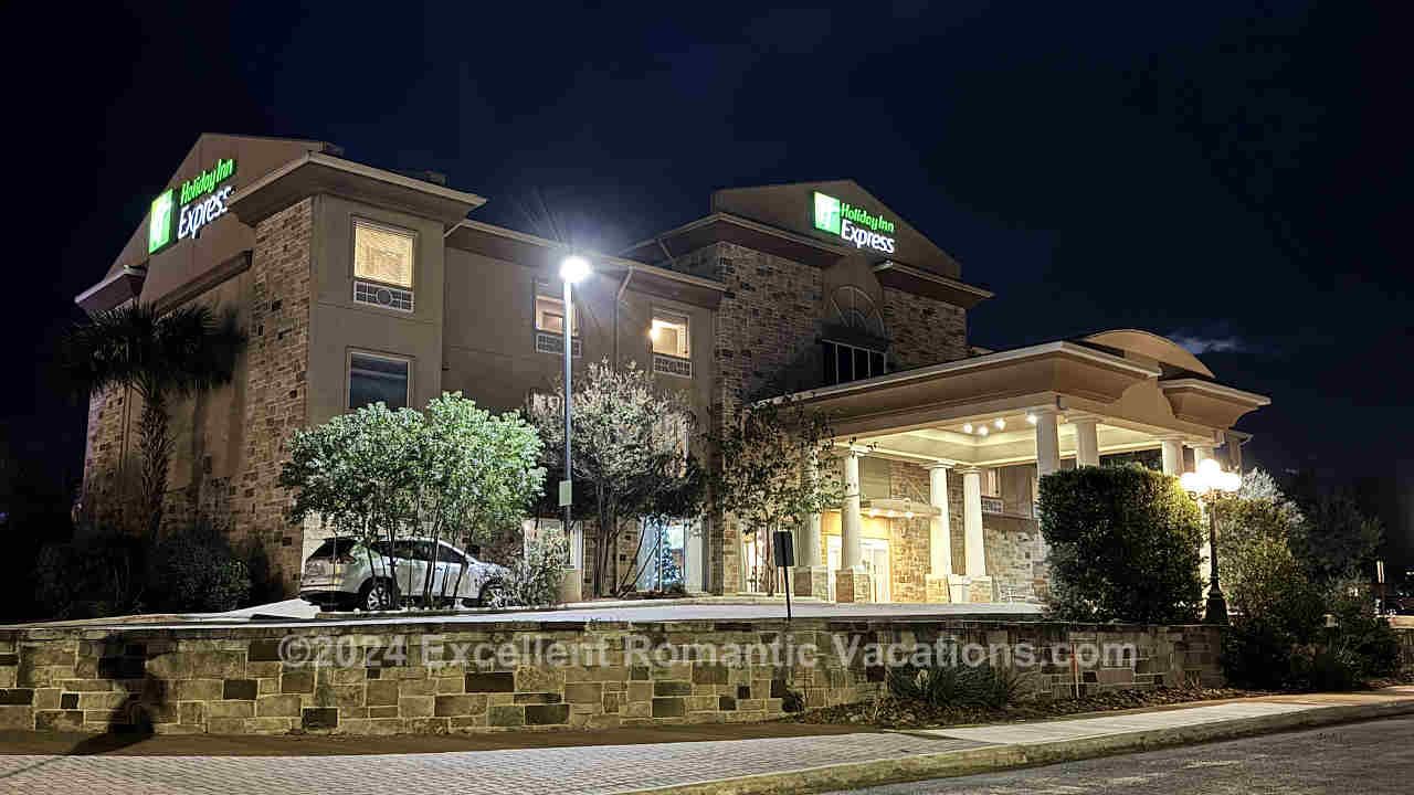 View of the Holiday Inn Express Fredericksburg TX at Night