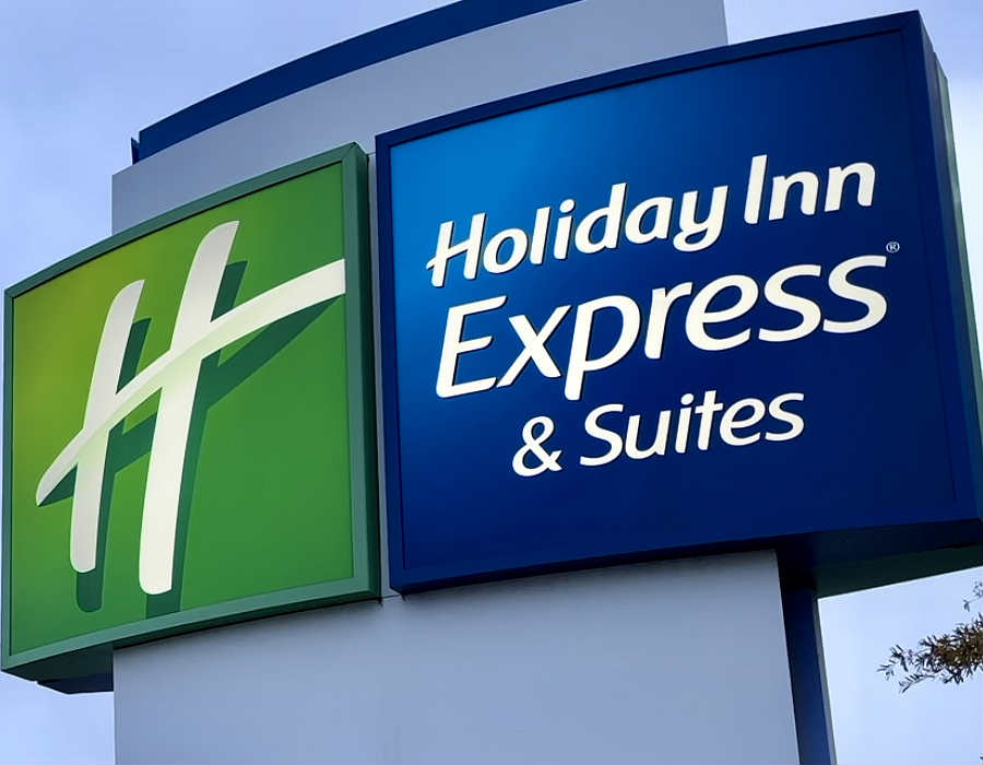 Sign at Holiday Inn Express & Suites