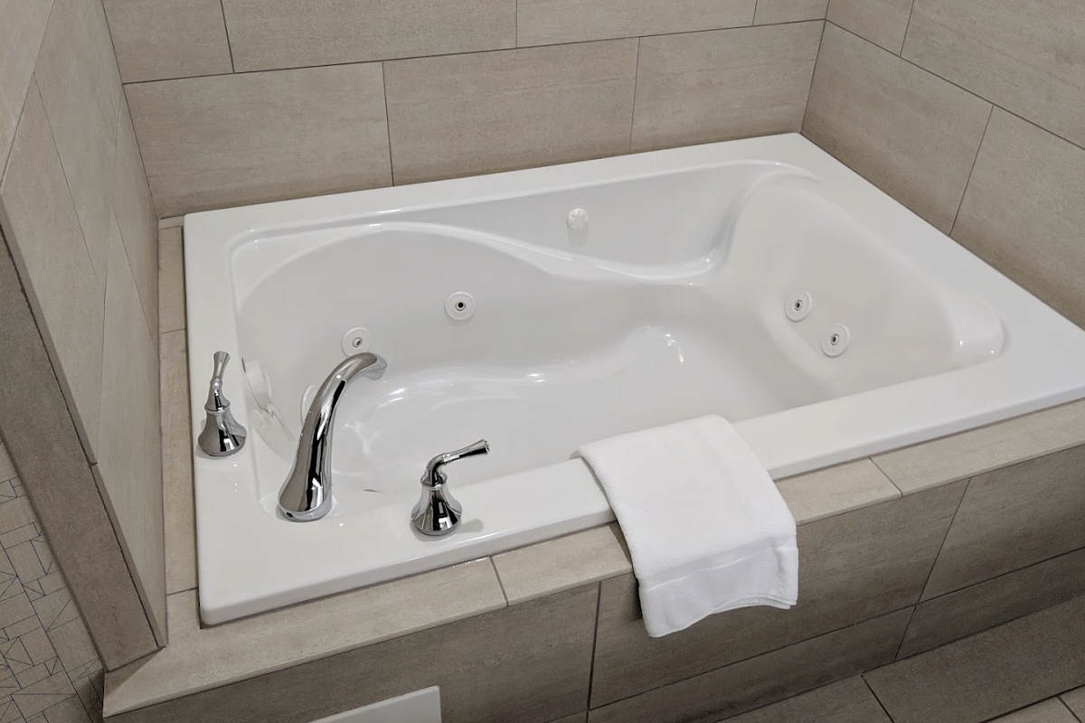 In-Room Jetted Tub at the Holiday Inn Express, Eldorado Hills, CA