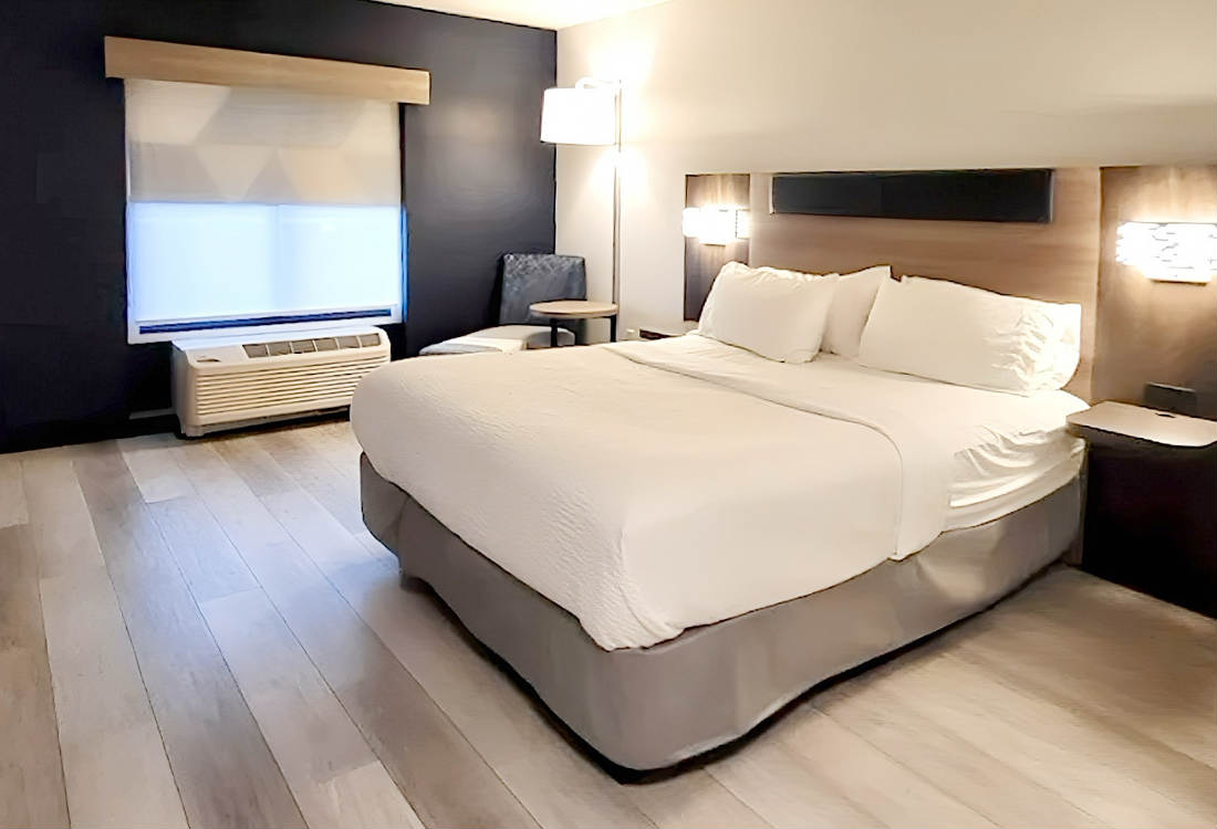 King Bed Suite at Holiday Inn Express Columbus OSU