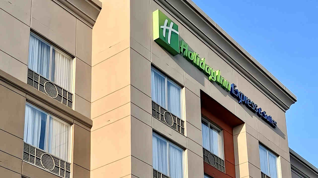 Outside Photo of the Holiday Inn Express & Suites Kingston Central