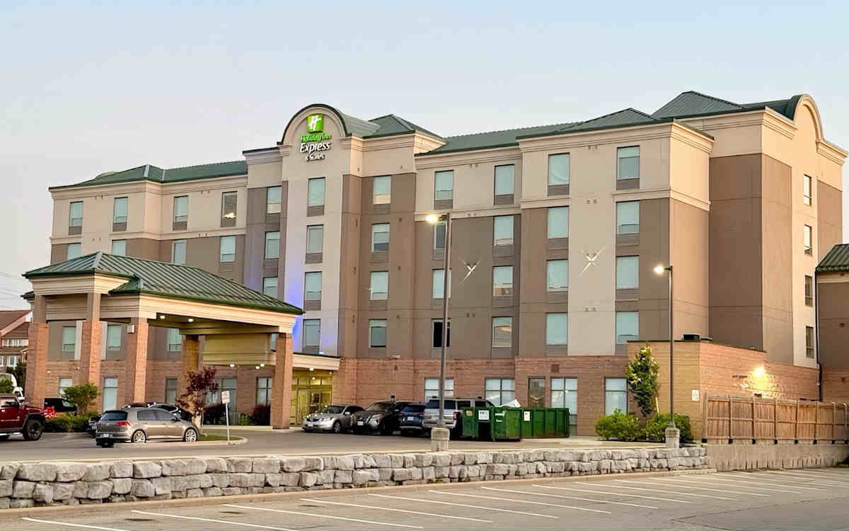 Outside View of Holiday Inn Express & Suites in Brampton, ON