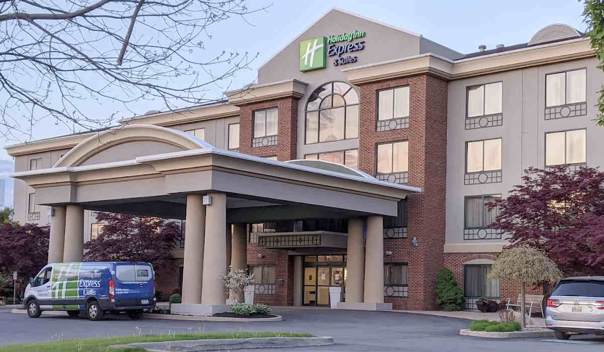 View of the Outside of the Holiday Inn Express & Suites Buffalo Airport, NY