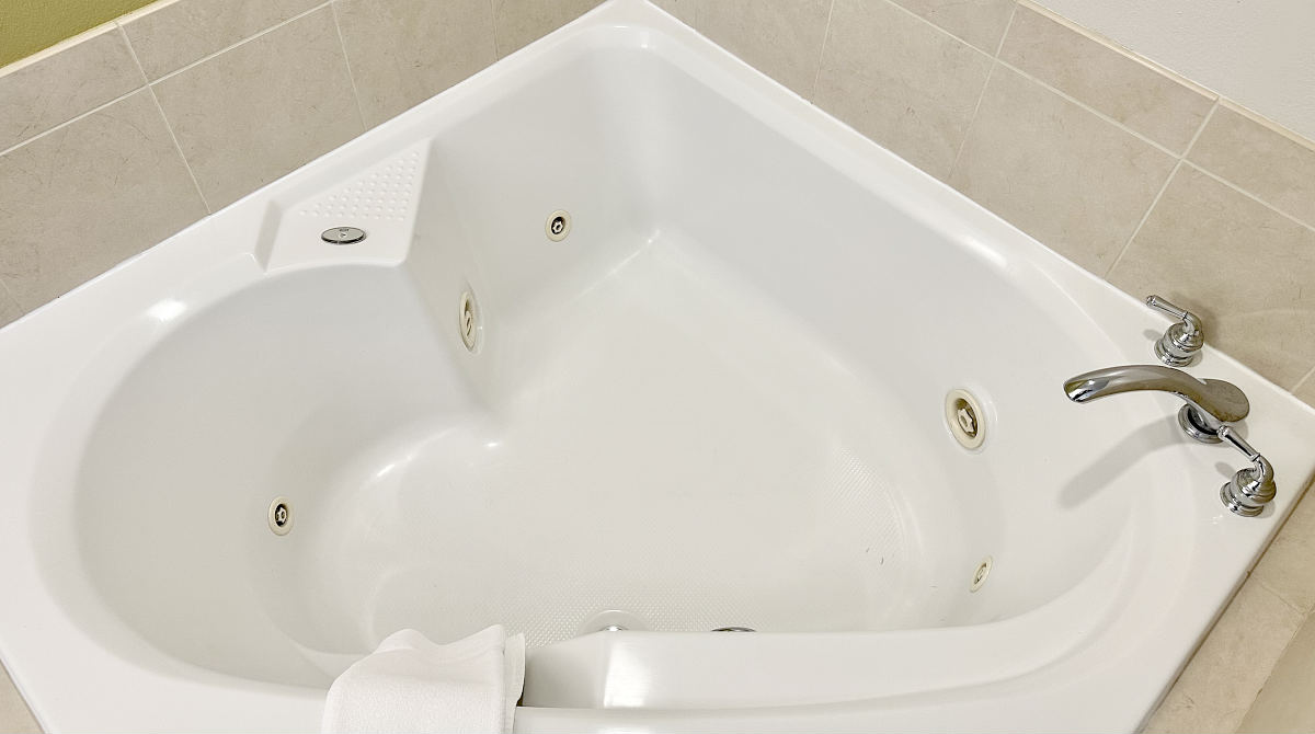 In-Room Jetted Tub at the Holiday Inn Express Wilmington-Newark Delaware
