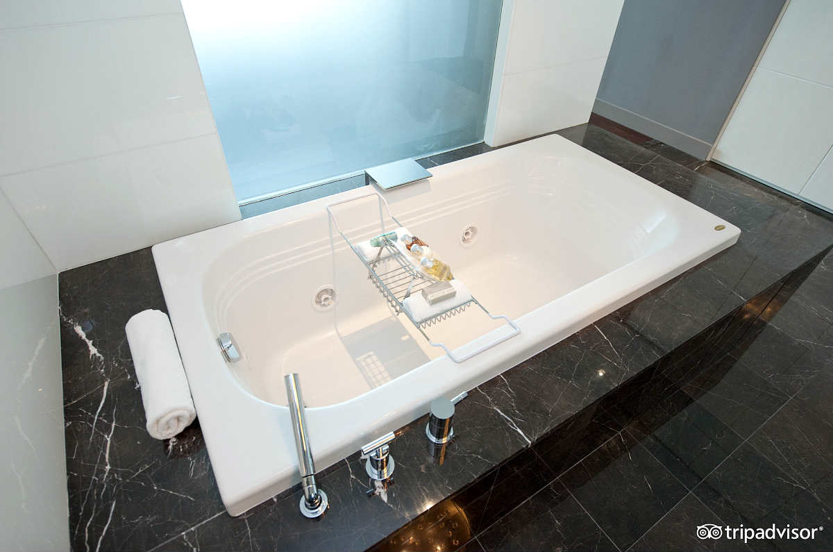 Spacious In-Room Spa Tub in a Bay View Suite at the Hotel Beaux Arts in Miami, FL