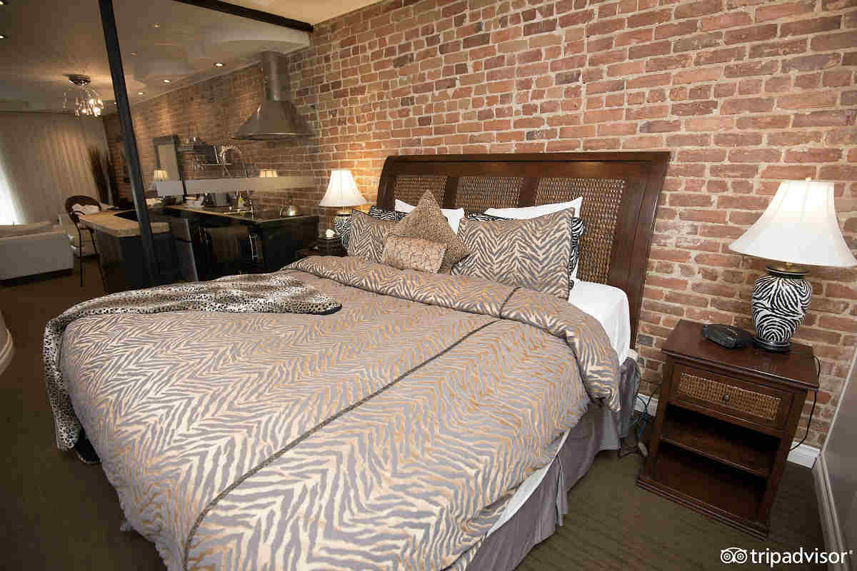 Theme Suite with a King Bed at Hotel Kutuma in Montreal, QC