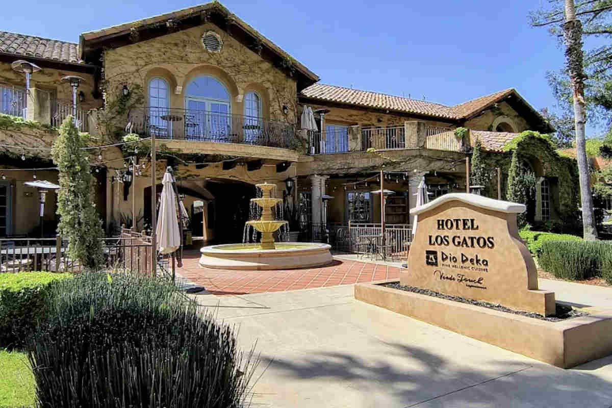Front of the Hotel Los Gatos in San Jose, California