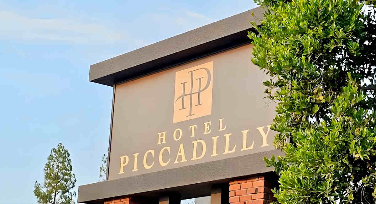 Sign at the Hotel Piccadilly in Fresno, California