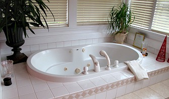 Hotel Hot Tub Suites - Private In-Room Jetted Spa Tub Suites Near You