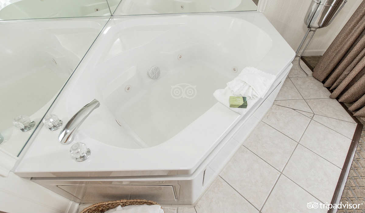 Avenue Inn Hotel Spa Tub Suite