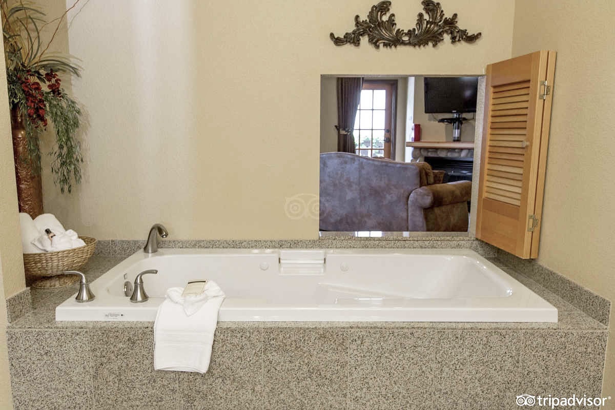 Jetted In-Room Spa Tub in a Honeymoon Suite at Icicle Village rEsort in Leavenworth, WA