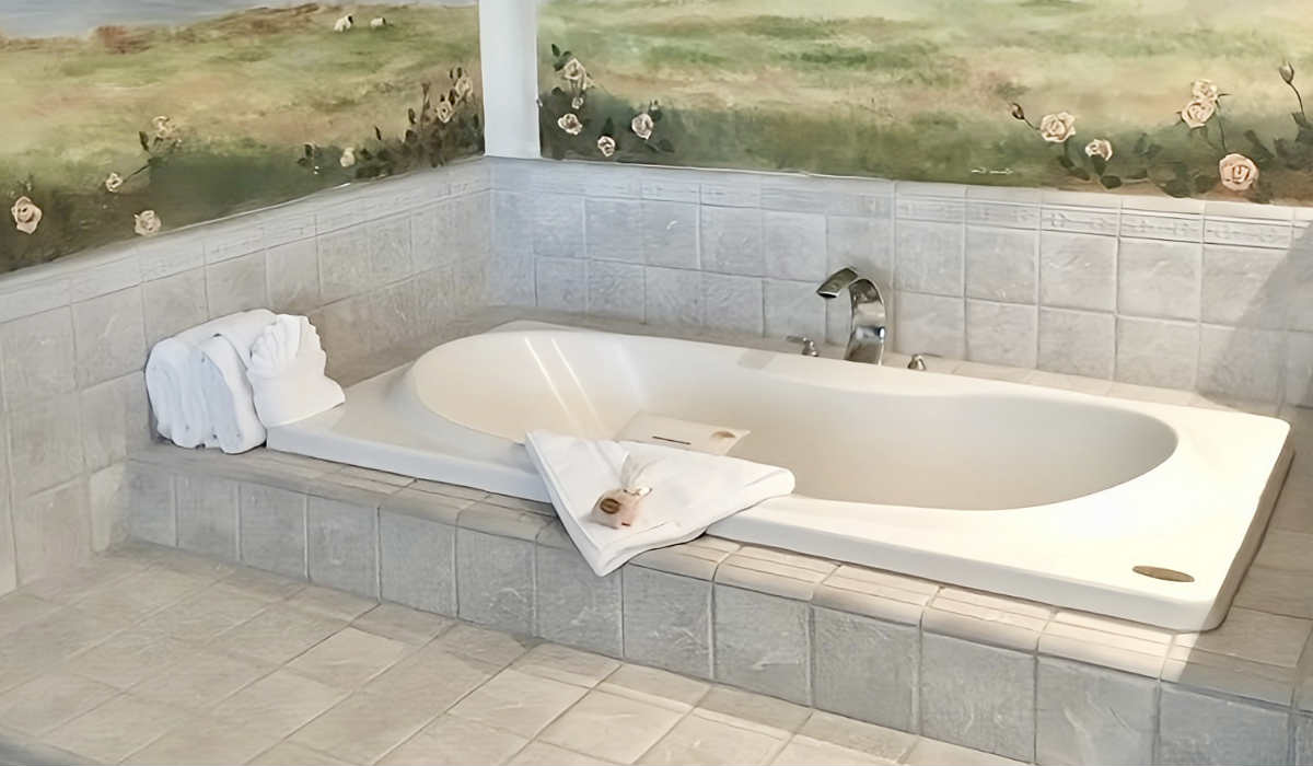 Beautiful Jetted Tub Suite at the Horizon Inn & Ocean View Lodge in Carmel, California