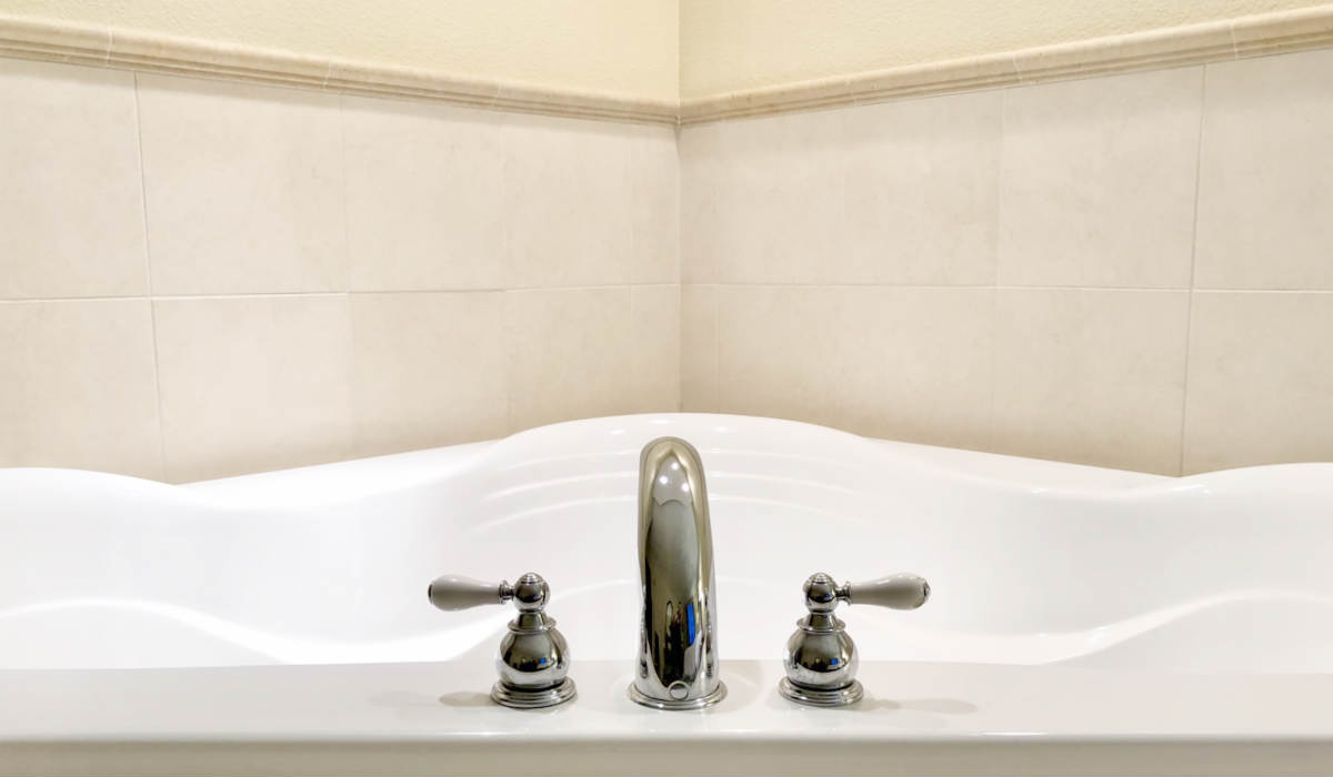 Hampton Inn & Suites Whirlpool Tub