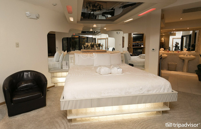 Romantic suite, Sybaris Pool Suites, Indianapolis IN