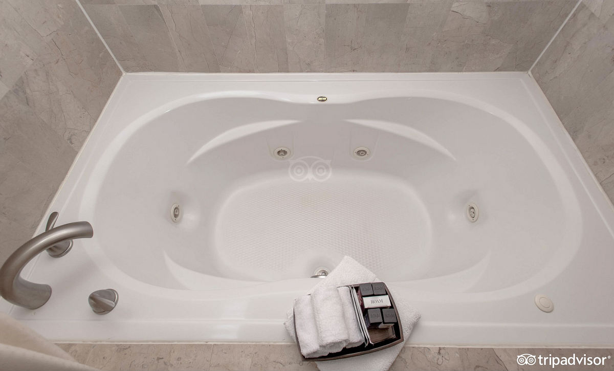 Spa Tub Suite at the Inn Above Oak Creek