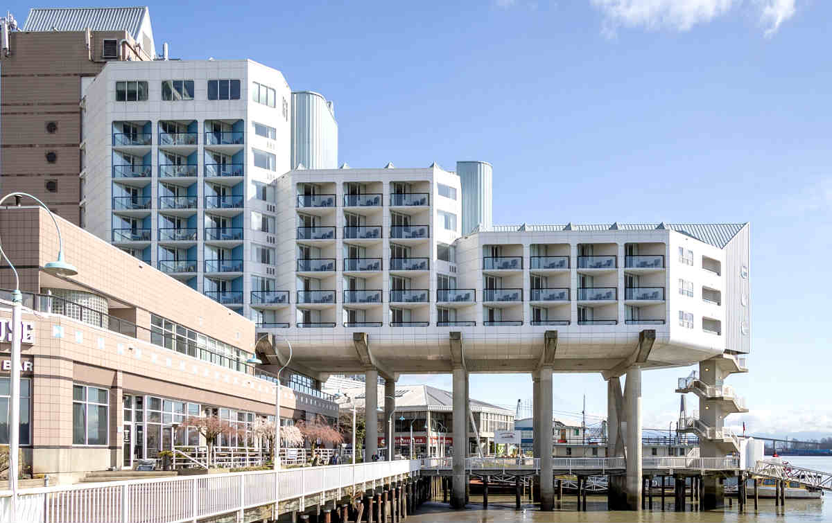 Inn at the Quay, Hot Tub Suite Hotel in New Westminster, BC