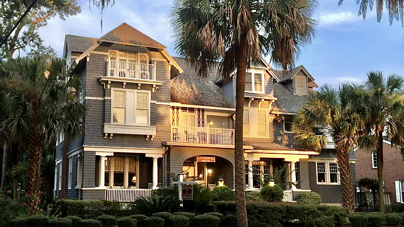 Romantic Jacksonville FL B&B with Jetted Tub Suite - Riverdale Inn