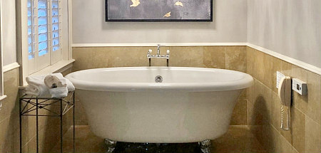 Spa Tub Suite in Fort Worth, Texas