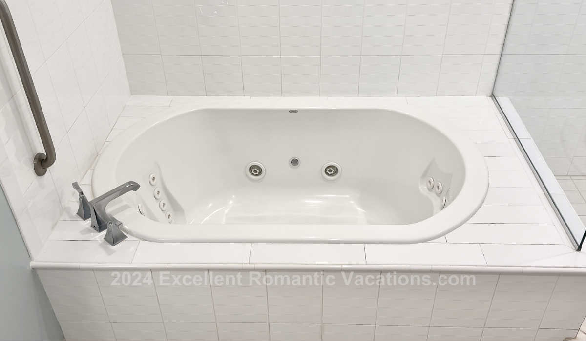 Spa Tub Suite, Hotel Indigo Deerwood, Jacksonville FL
