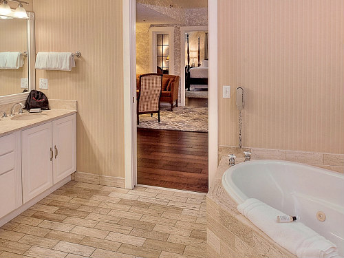 Missouri Hot Tub Suites Hotel Rooms, Bathtubs Kansas City