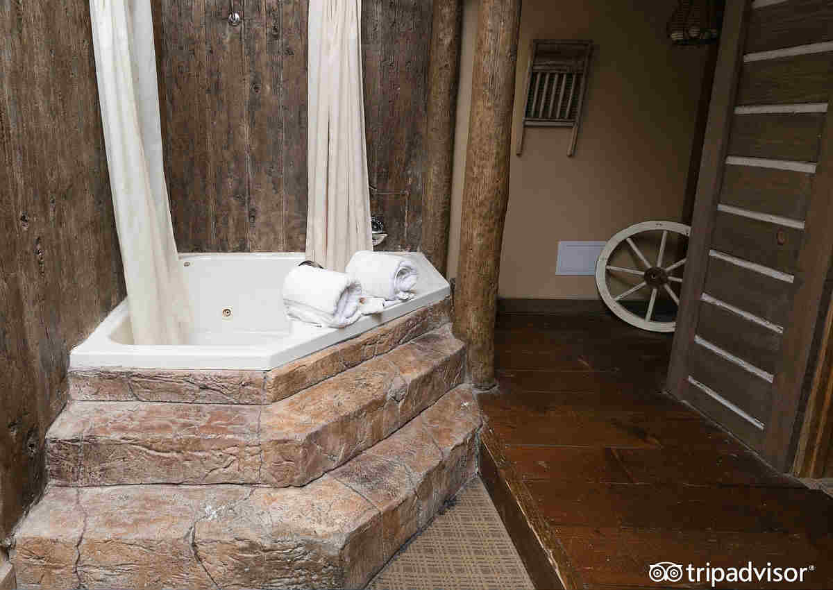 Avalon Hotel Kansas City Wild West Themed Whirlpool Suite