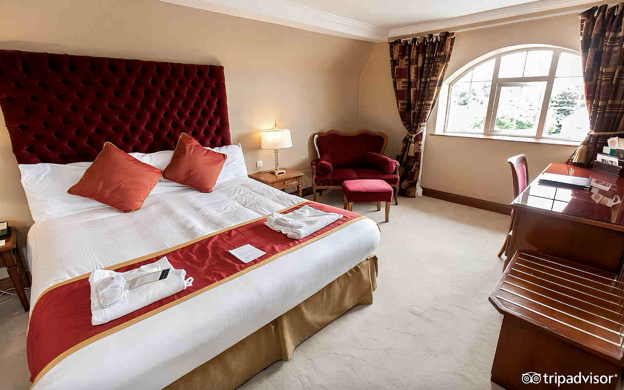 King Bed in a Suite at Killarney Avenue Hotel in Killarney, Ireland