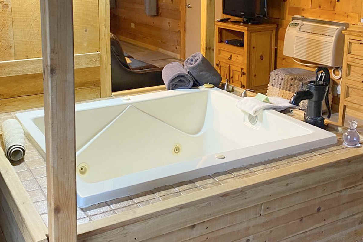 Whirlpool Tub Suite at the Lazy Cloud Inn, Lake Geneva, Wisconsin