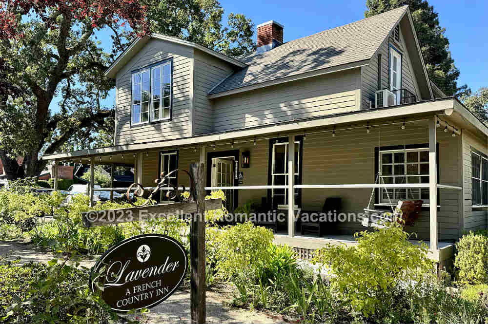 Romantic Lavender Inn has Jetted Tub Suites in Yountville, California