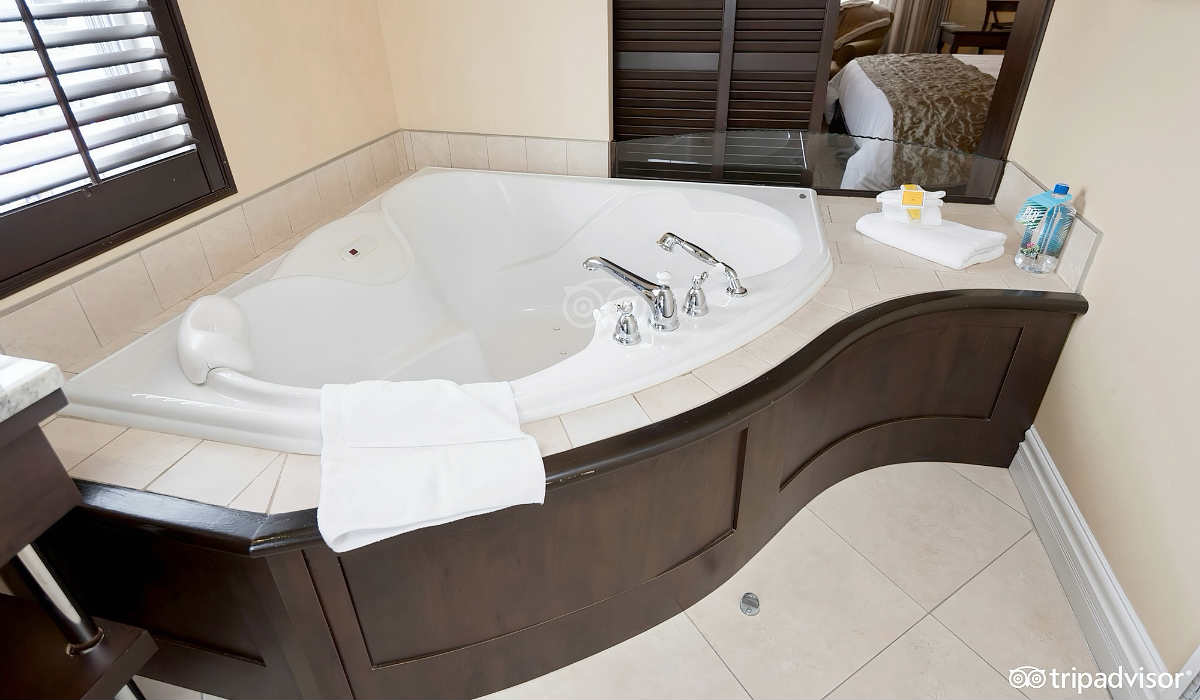 Roomy Whirlpool Tub for 2 in a suite at the Le St-Martin Hotel & Suites in Laval, Quebec.