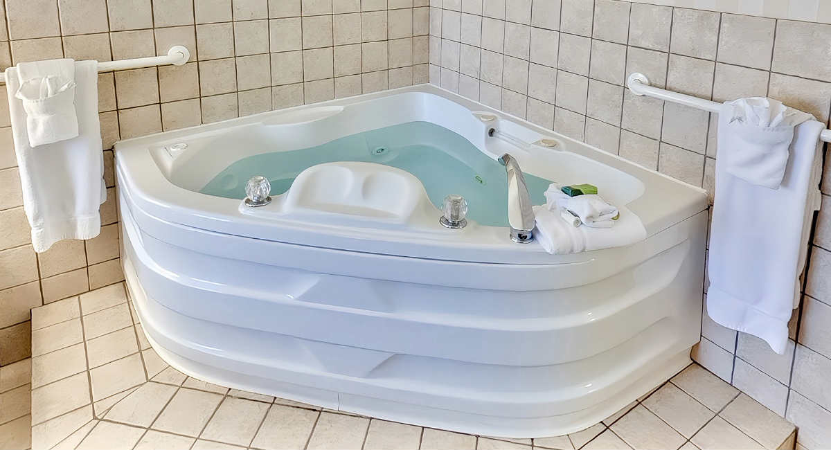 LivINN Cincinnati Hotel Private Whirlpool Tub Filled with Water in a King Suite