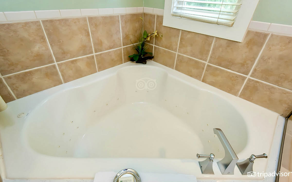 Jetted Tub Suite at Lookout Point Lakeside Inn, Hot Springs,  Arkansas