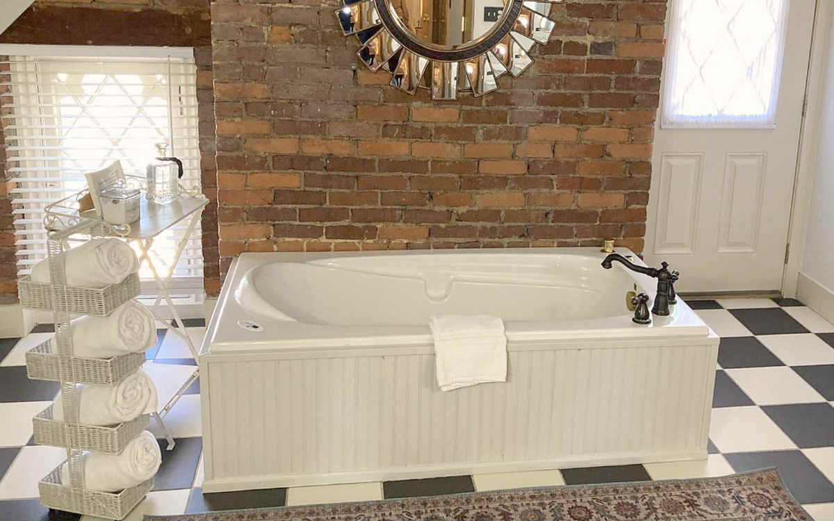 Relaxing Whirlpool Tub Suite in Louisville KY at the Inn at Woodhaven