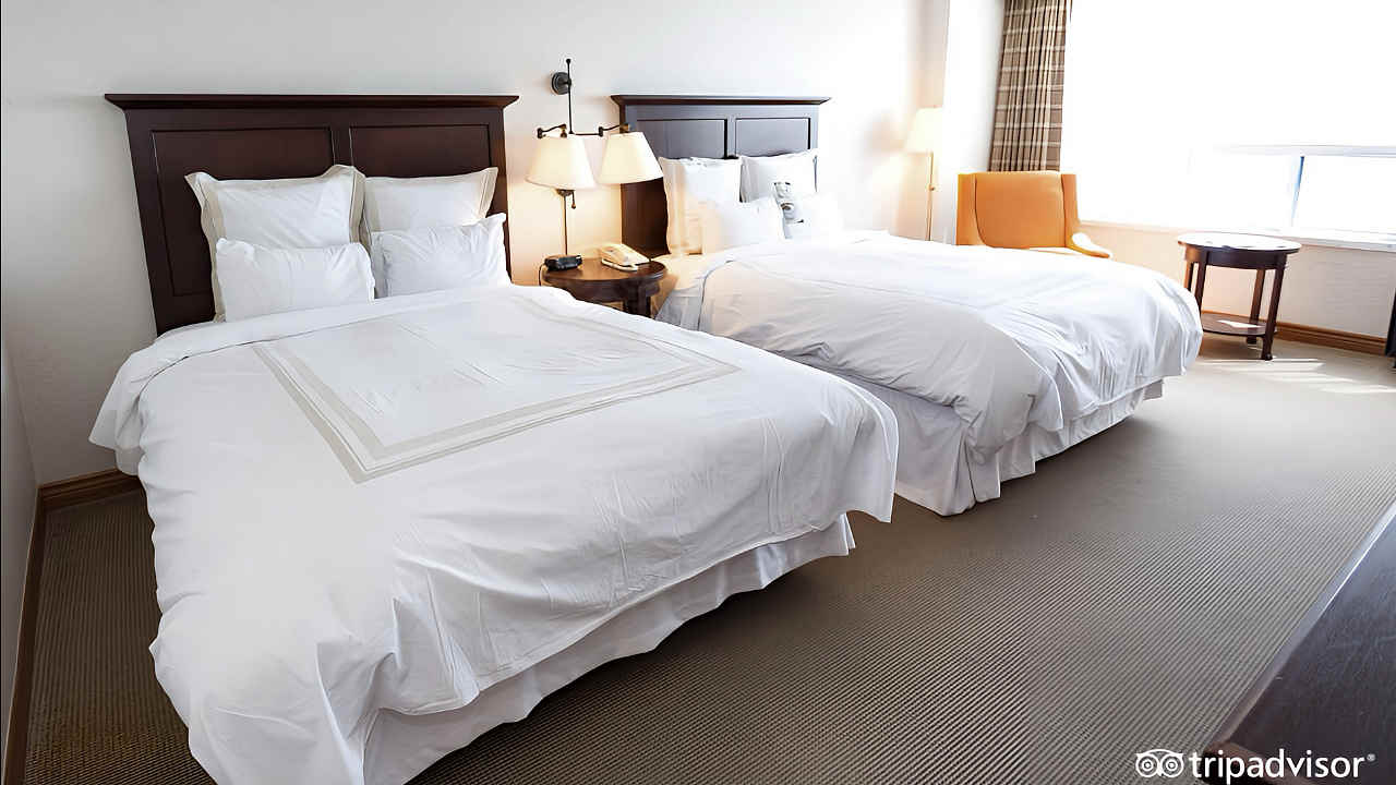 Luxurious Niagara Falls Marriott on the Falls Suite with In-Room Spa Tub