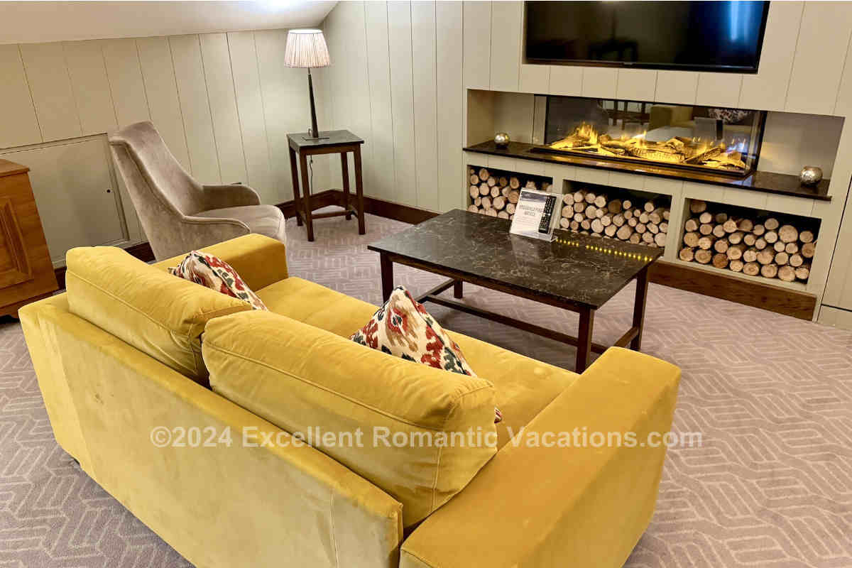 Luxury Suite with Fireplace at Westport Plaza Hotel