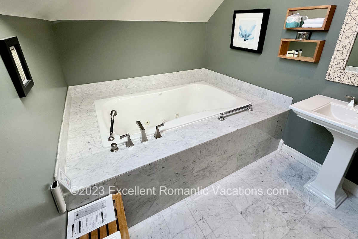In-Suite 2-Person Whirlpool Tub at Majestic Inn & Spa in Anacortes, WA