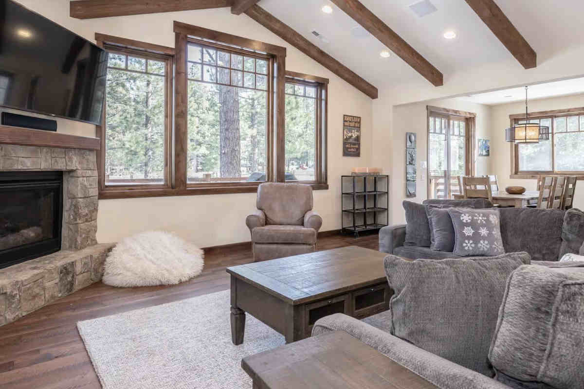 Photo of a Luxury Vacation Rental at Mommoth Lakes, California.