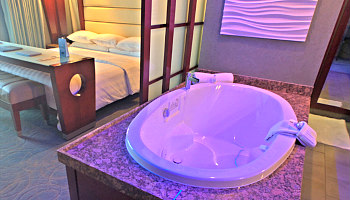 California Hot Tub Suites - Romantic & Bubbly Tubs from $129