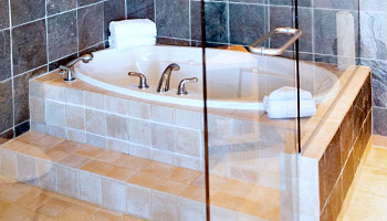 Winnipeg, Manitoba Whirlpool Suite