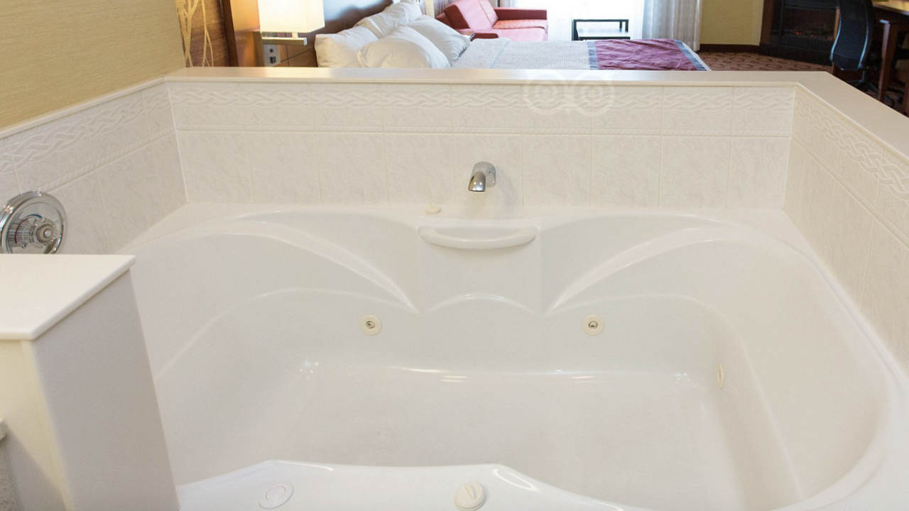 Courtyard Whirlpool Tub Niagara Falls