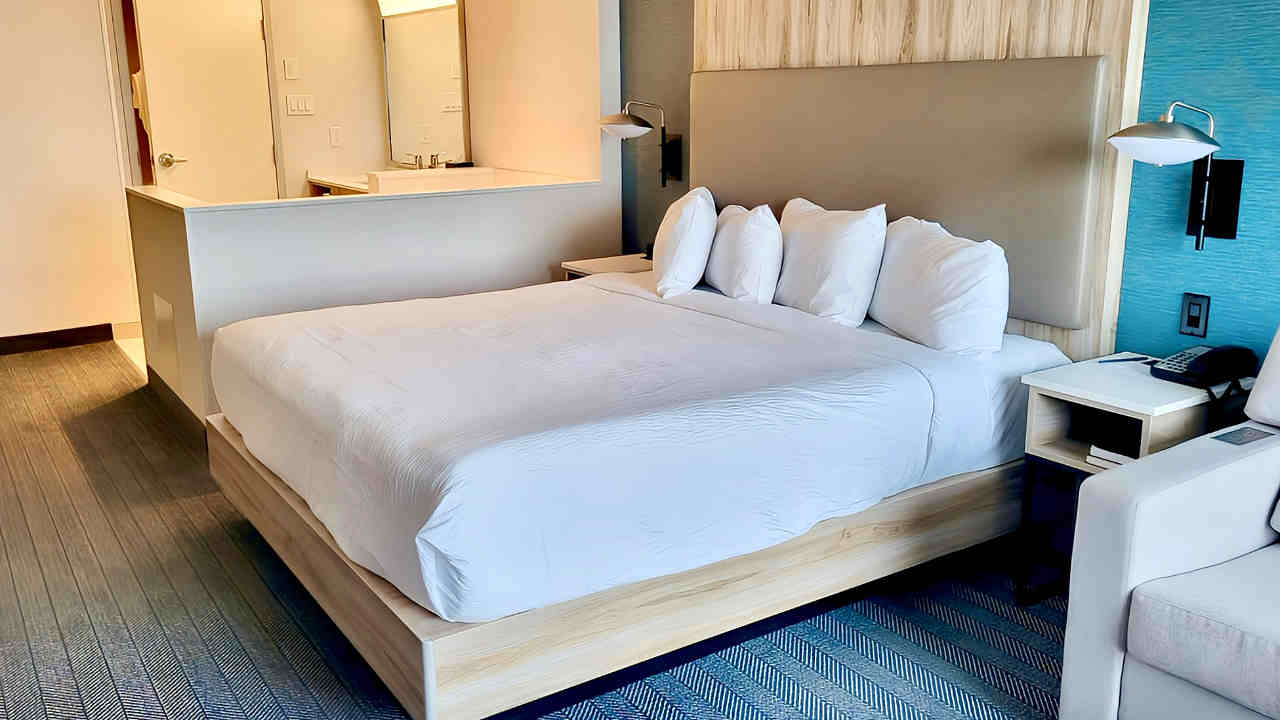 Romantic King Whirlpool Suite at Courtyard by Marriott Niagara Falls, Ontario