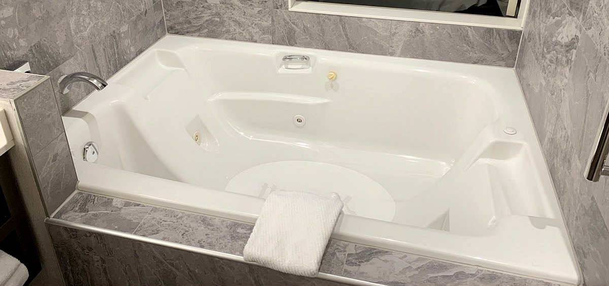 Marriott Jetted Whirlpool Tub Honeymoon Suite with a View of Niagara Falls