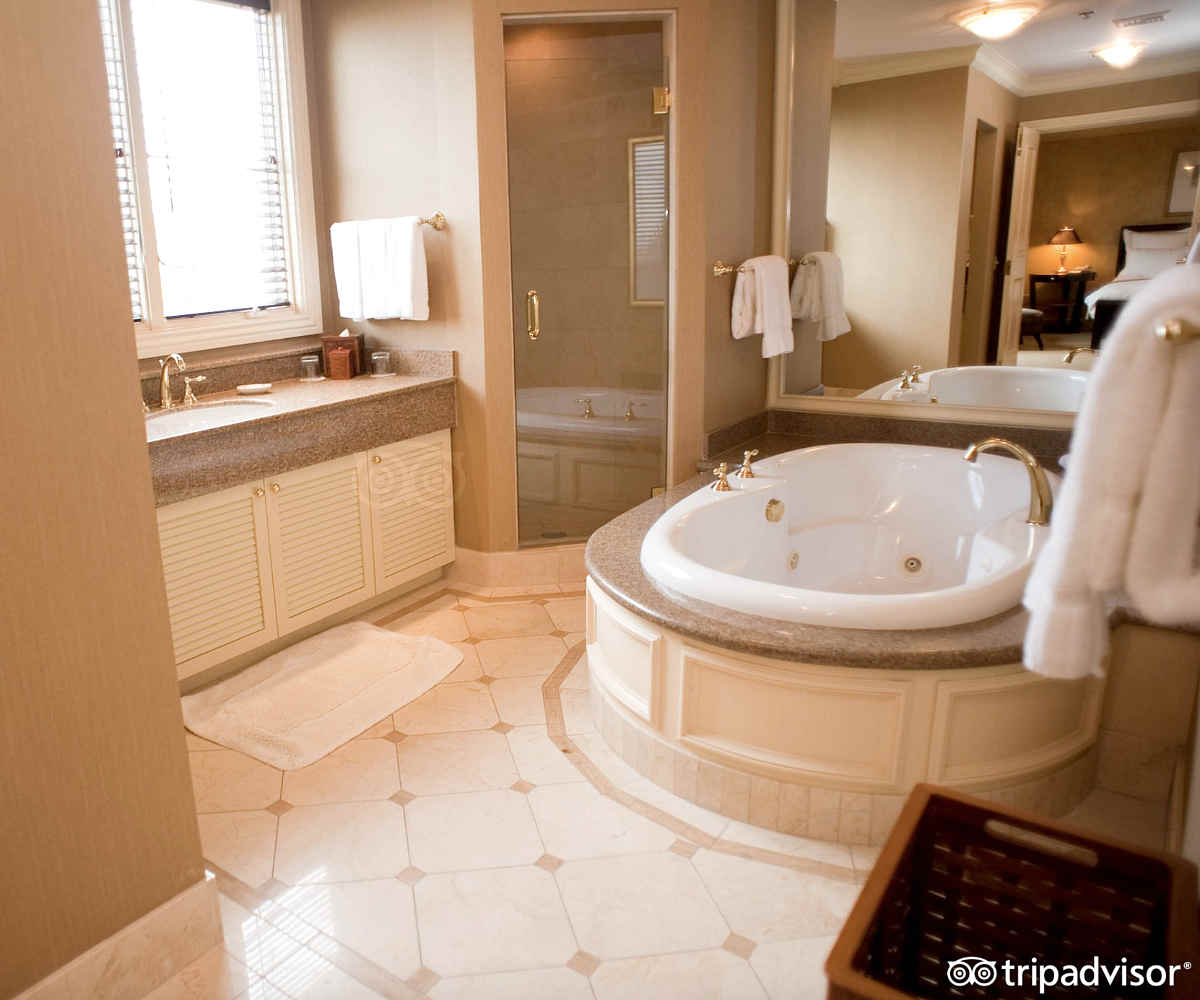 Las Vegas Hot Tub Suites - Top 20 Spa Tub Suites from Budget to Luxury