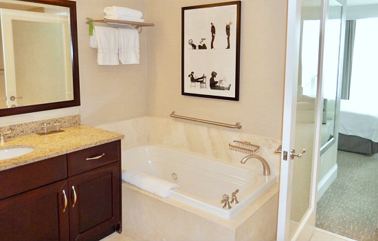 Miami Beach Whirlpool Suite