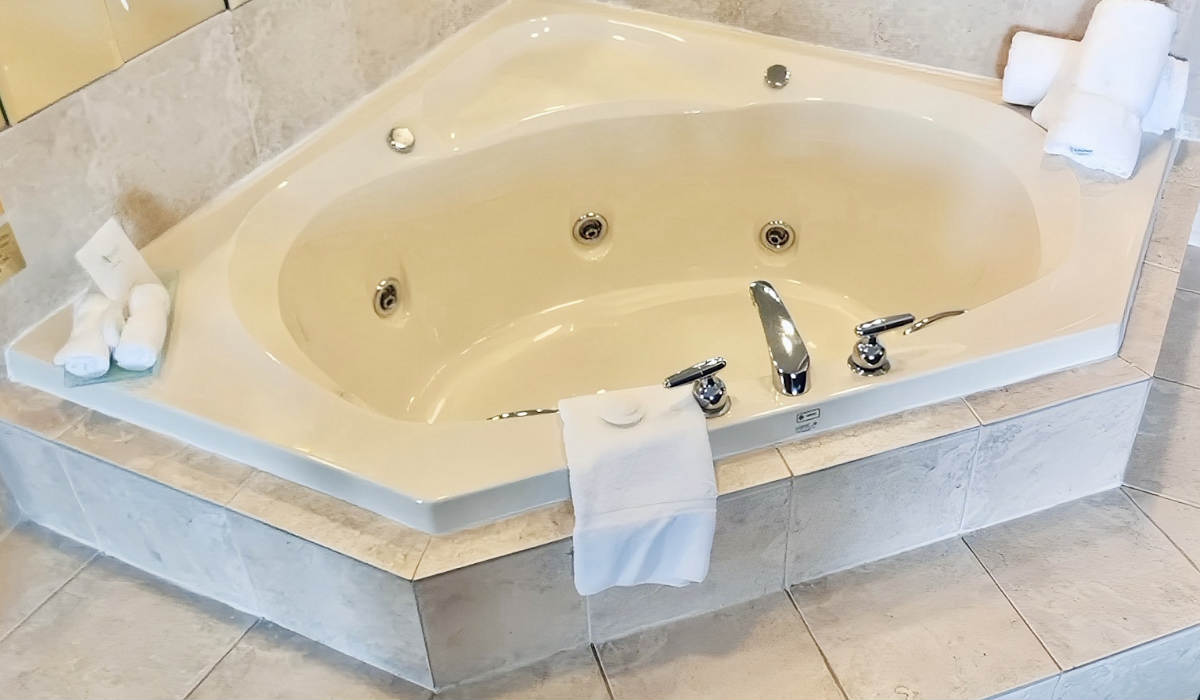 Spacious JACUZZI® Tub for 2 Persons in a Suite at the Monte Carlo Inn, Brampton ON