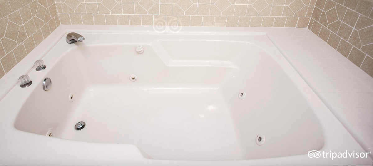 Spacious Jetted Tub Suite at the Affordable Lone Oak Lodge in Monterey, CA