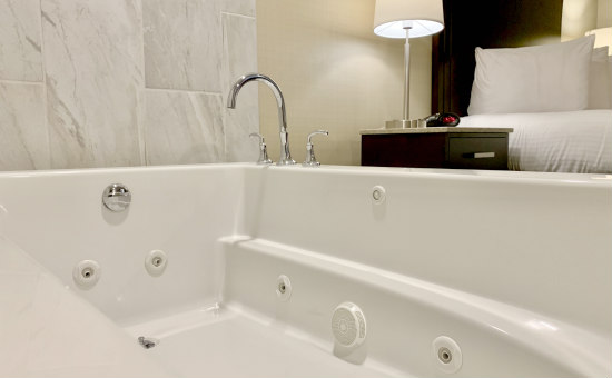 hotels in laurel md with a jacuzzi