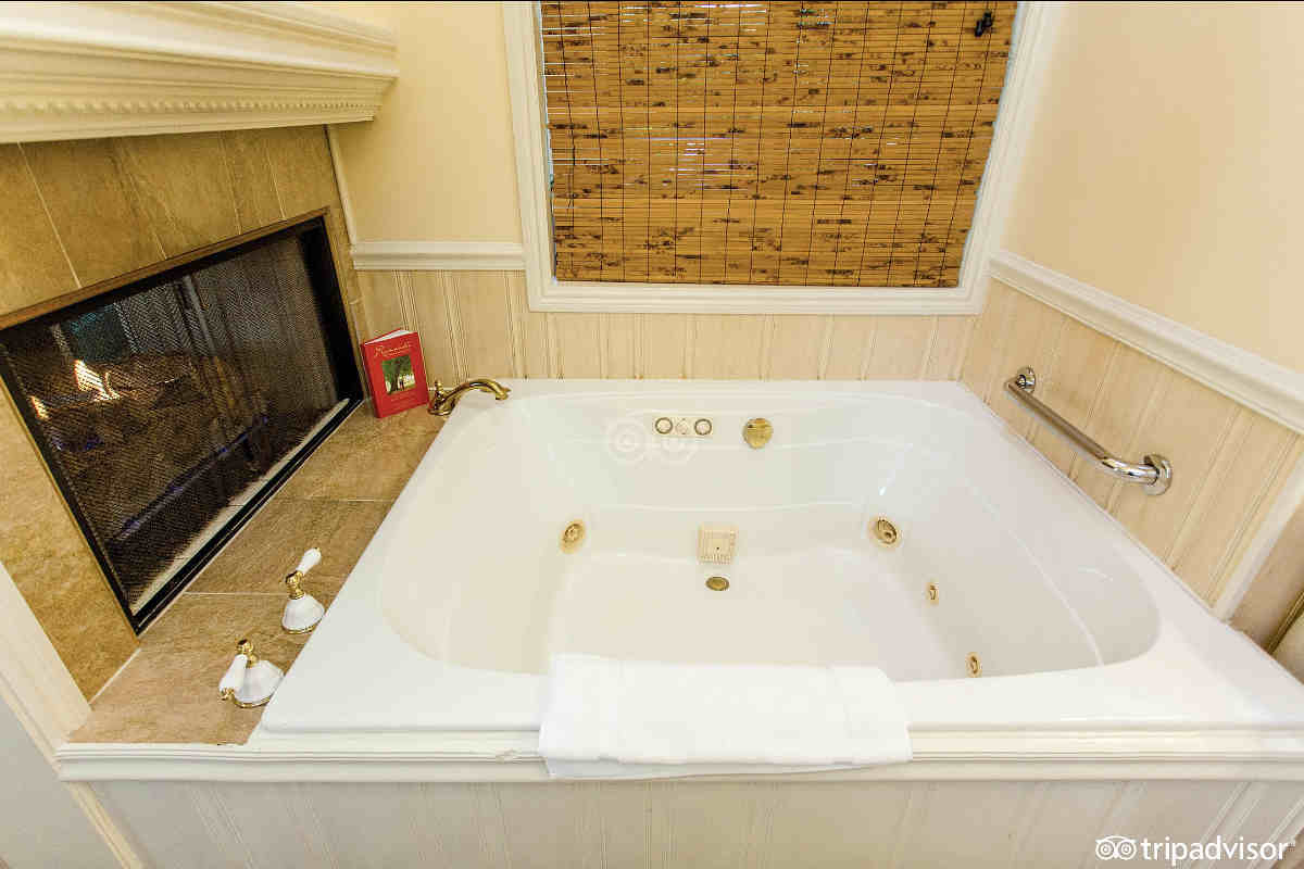 Luxury Spa Tub Suite at the 1801 First Luxury Inn, Napa CA